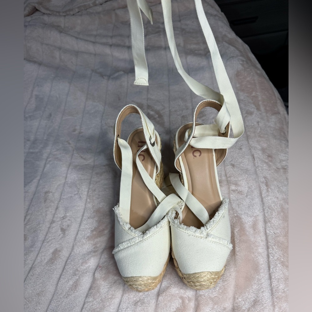 NYC Cream and Tan Platform Wedges Size 6 - Picture 3 of 5